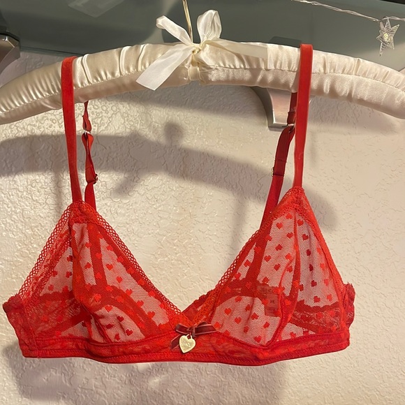 Red heart bralette 😍❤️🌹 - Picture 2 of 3